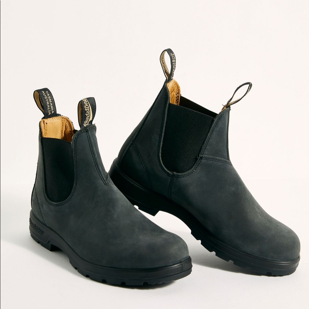Rustic black blundstone classic 550 Chelsea boots